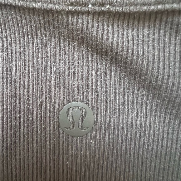 $48 Lululemon LA Black Cut-Out Crop Tank Top Size 4 Stretchy Athletic - Picture 6 of 6